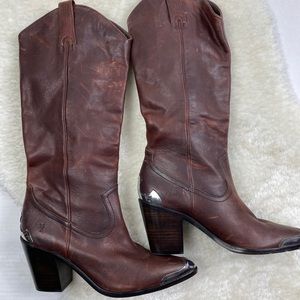 Frye Faye Metal Plate Pull On Boots 8.5